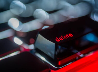 image of keyboard with delete button to show th eneed to remove online defamation